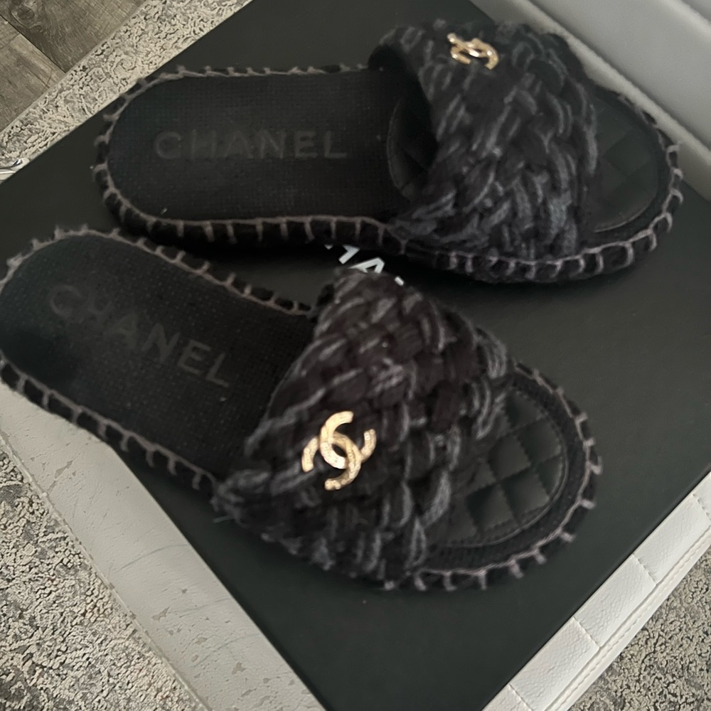 Chanel MULES black size 39